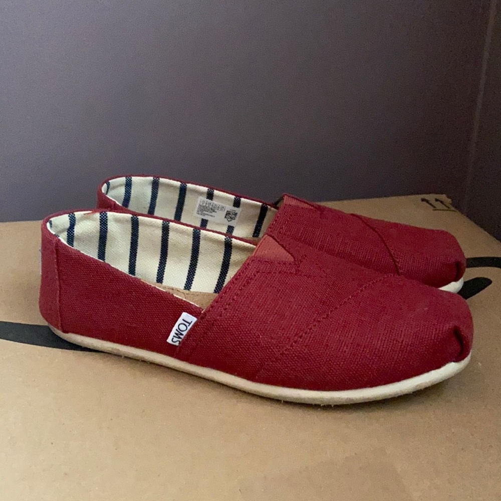 Burgundy Toms